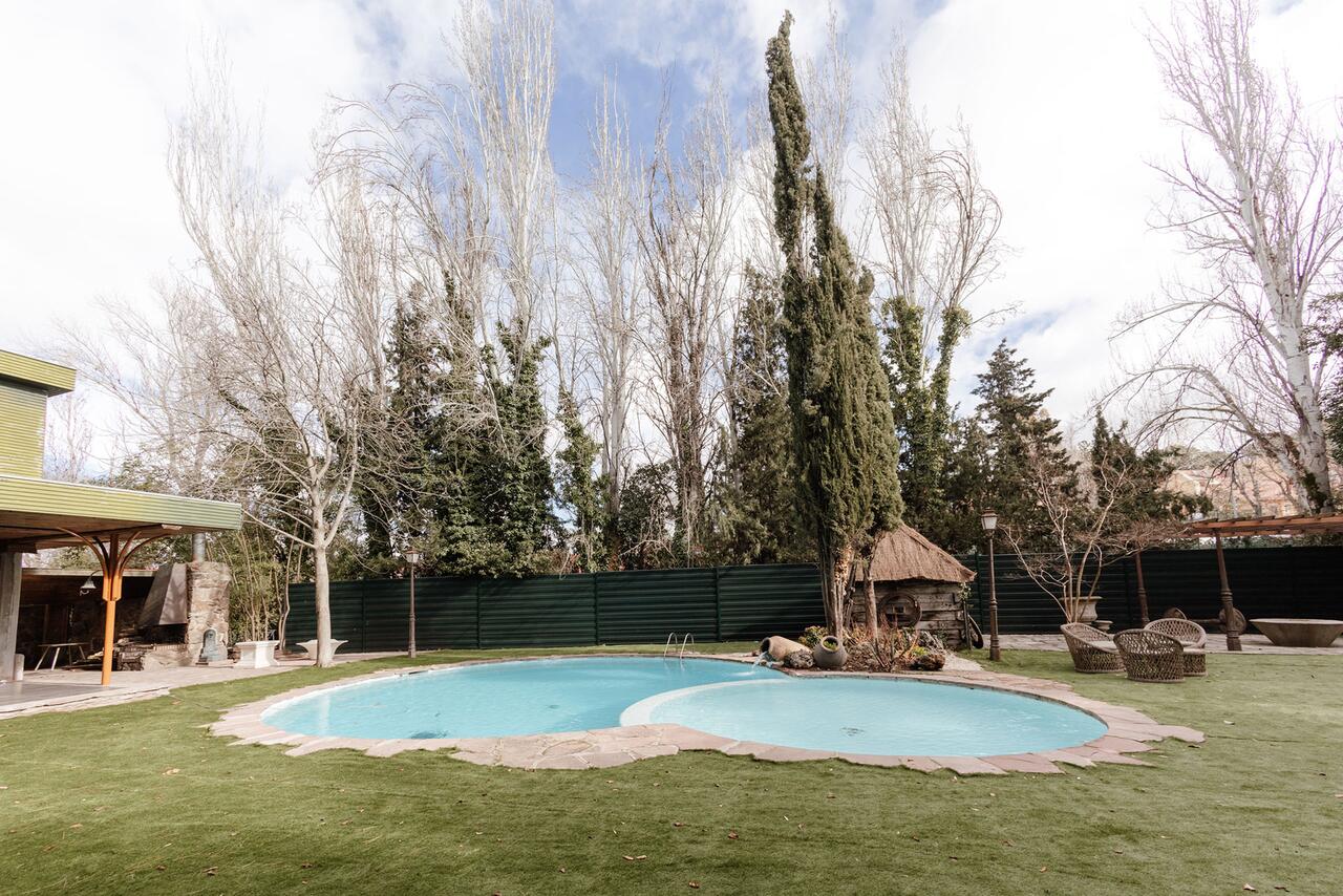 Villa Jardín en La Moraleja, finca exclusiva para eventos corporativos elegantes.