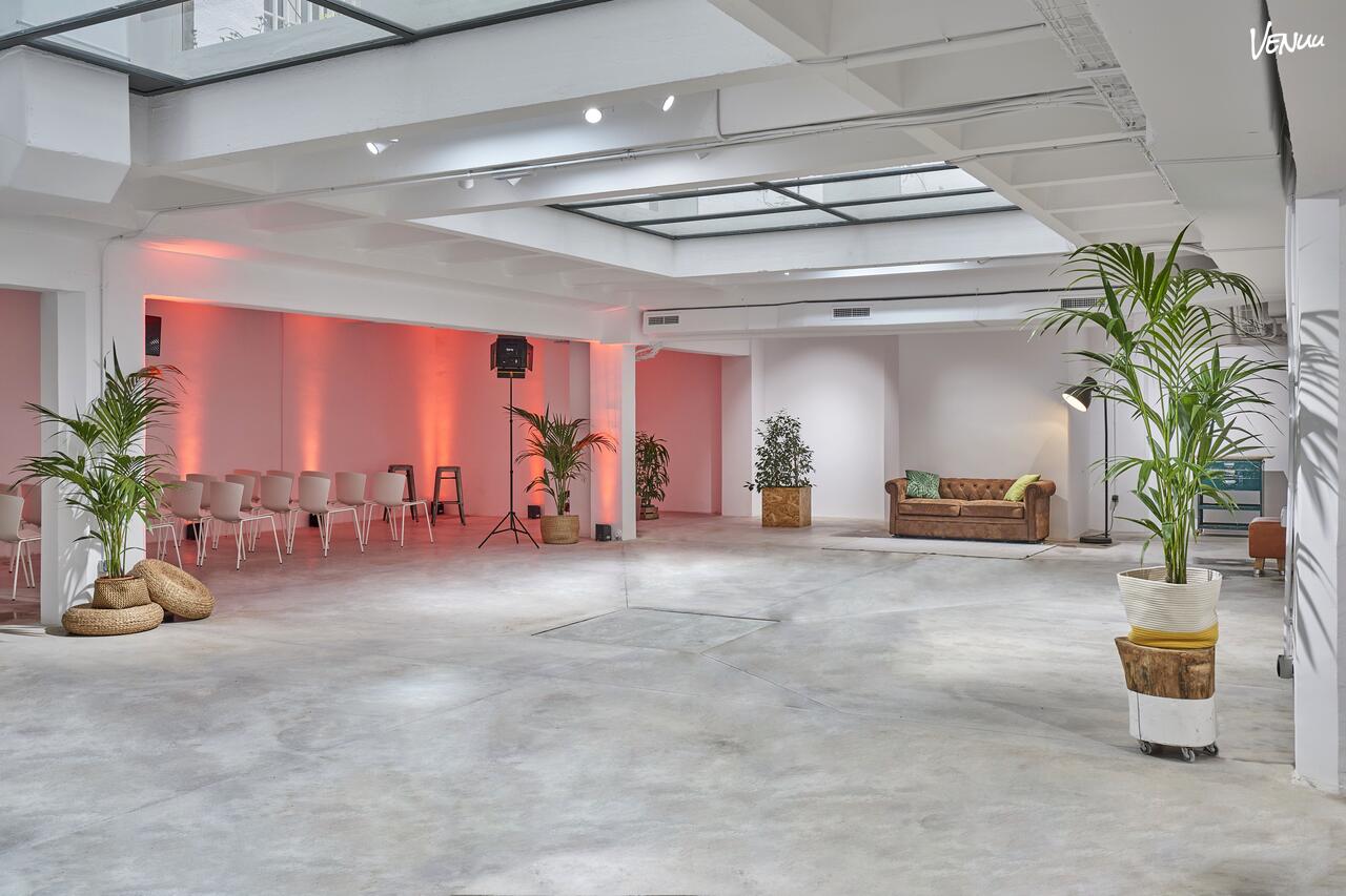 Espacio V22 en Chamberí, versátil y funcional para eventos de empresa.