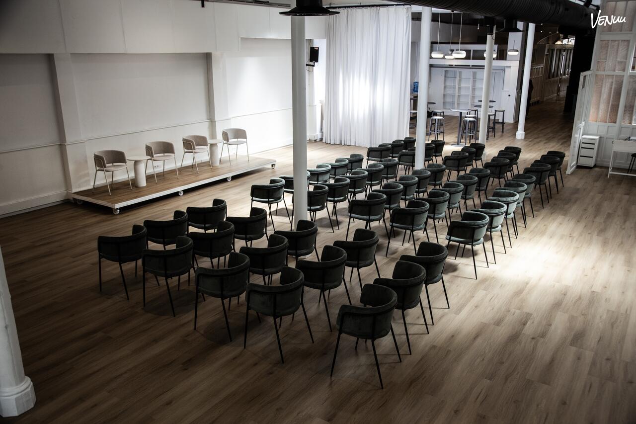 Interior de Factoría Barcelona, espacio creativo para eventos de empresa.