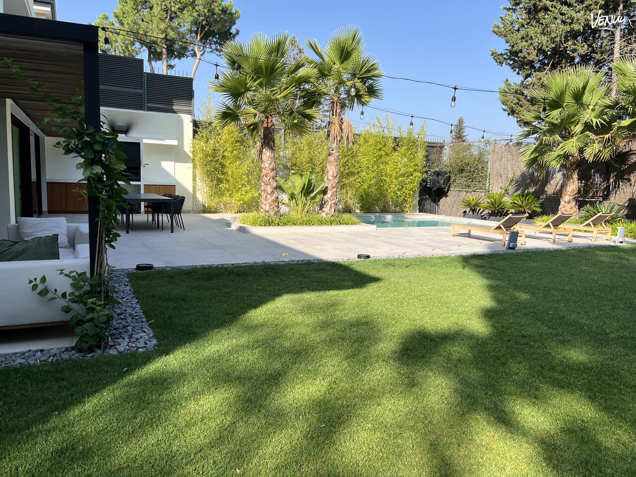 Jardín Caribeño Privado en Madrid, espacio tropical perfecto para fiestas de empresa.