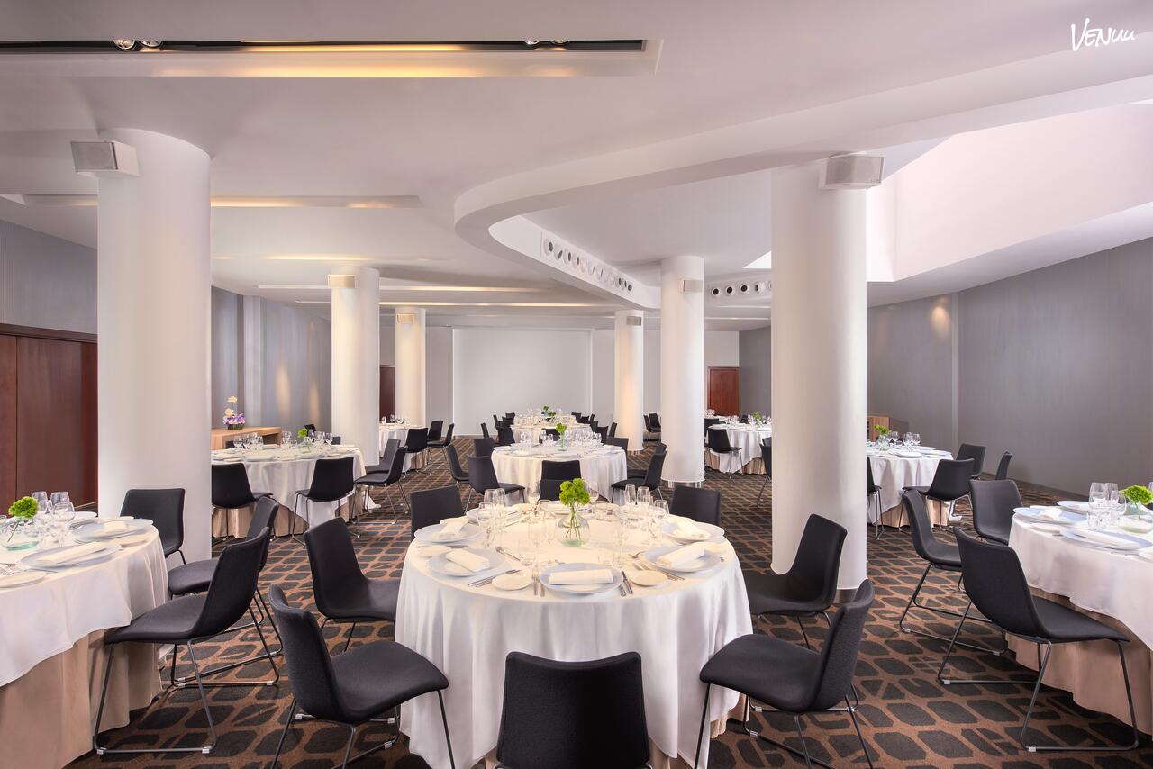 Salón de Le Meridien Liceu en Barcelona, elegante y céntrico para cenas corporativas.