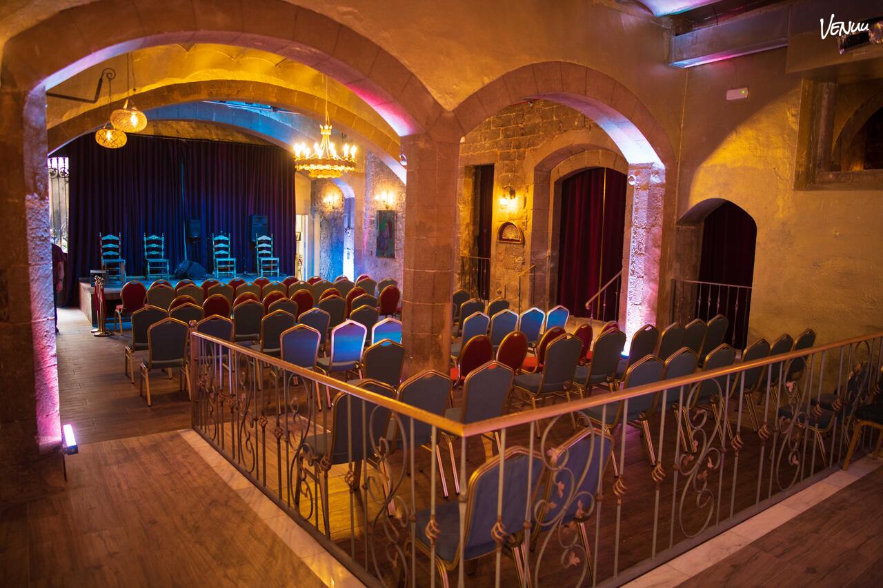 Palau Dalmases en Barcelona, salón barroco para eventos únicos y elegantes.