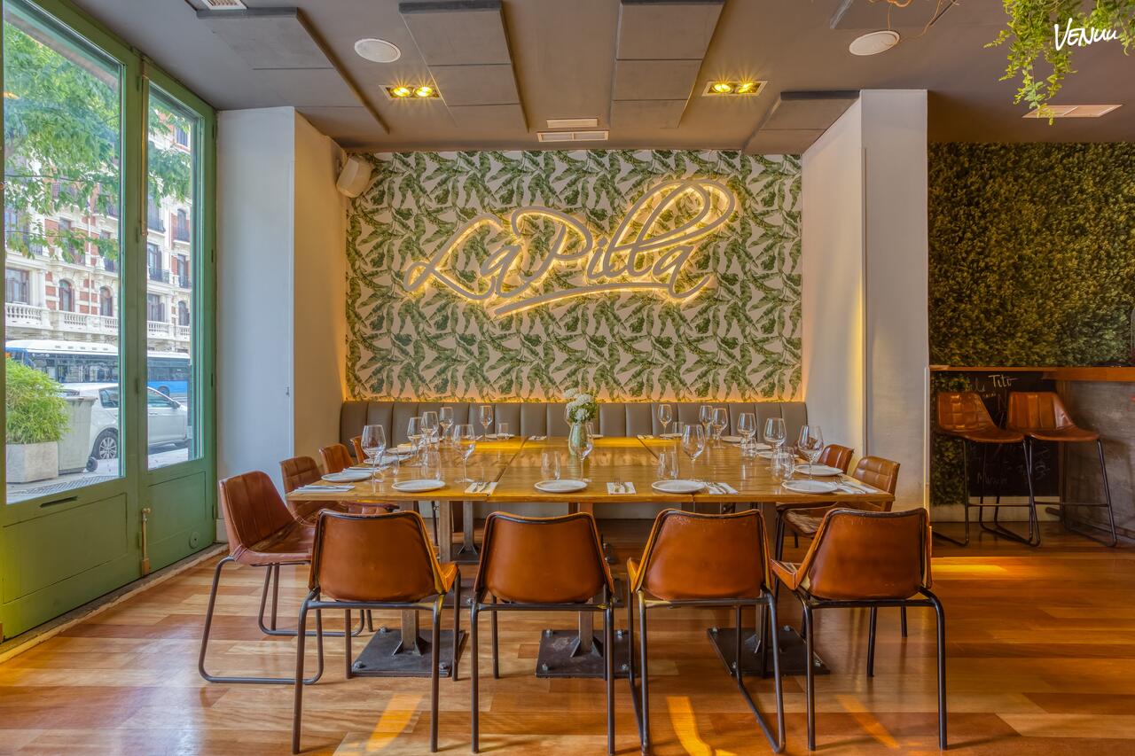 Salón Principal de La Pilla de Almagro en Madrid, ideal para cenas corporativas y eventos de empresa.