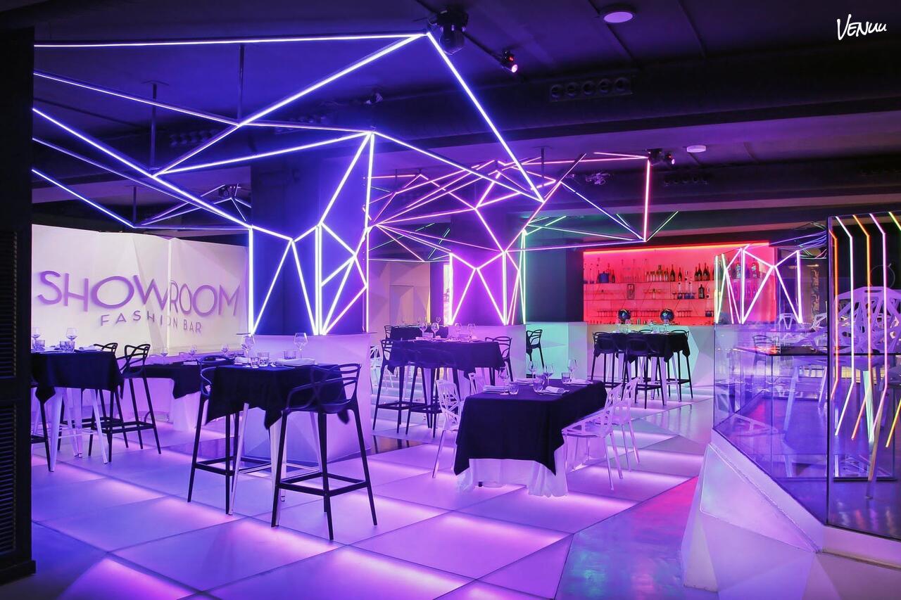 Showroom Fashion Bar en Barcelona, espacio moderno para cena y networking.