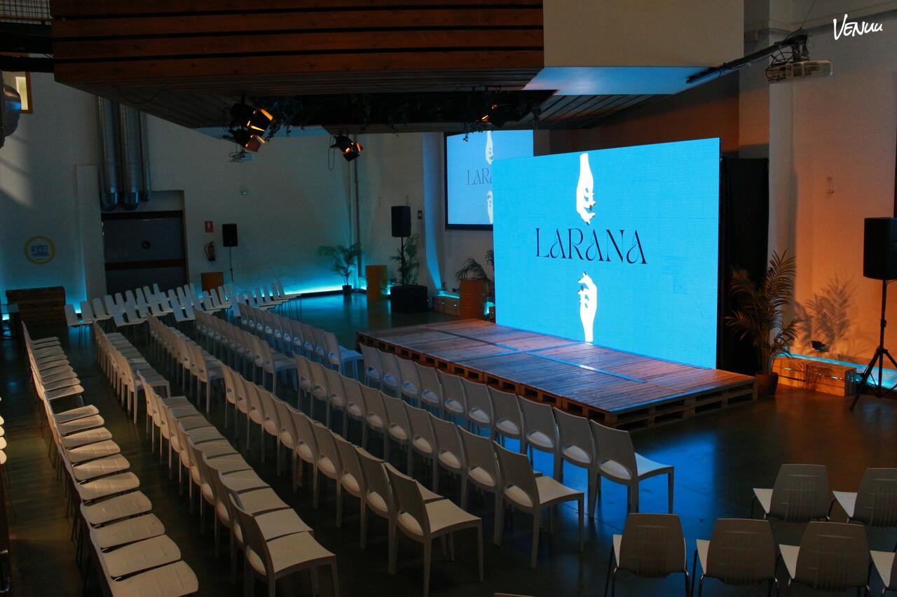 Interior de Valkiria Hub Space en Barcelona, espacio creativo para conferencias.