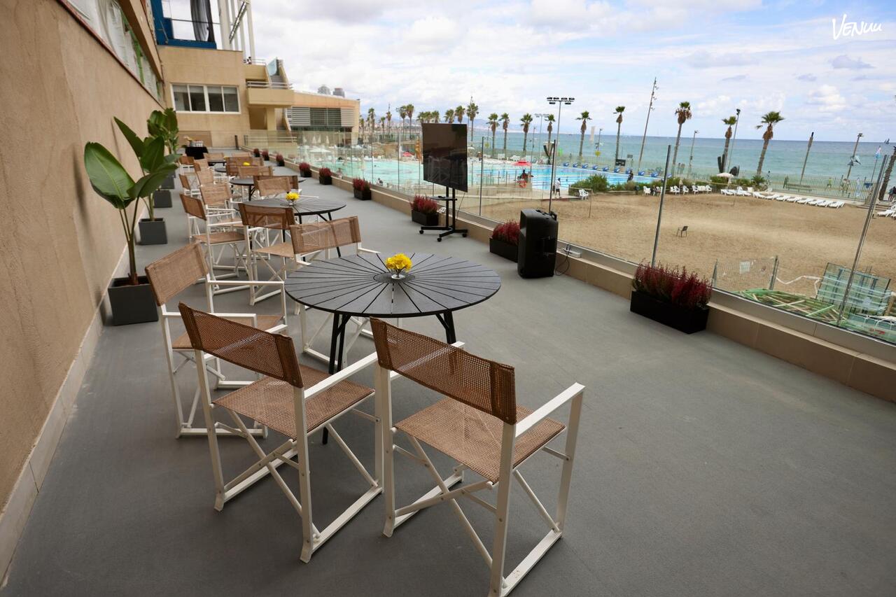 Terraza Ones en Club Natació Barcelona con espacio abierto para eventos corporativos.