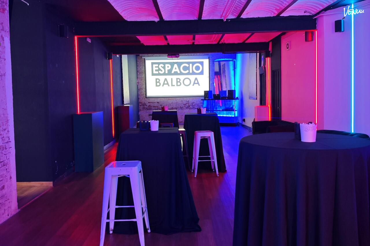 Espacio Balboa con estética moderna para eventos y celebraciones.