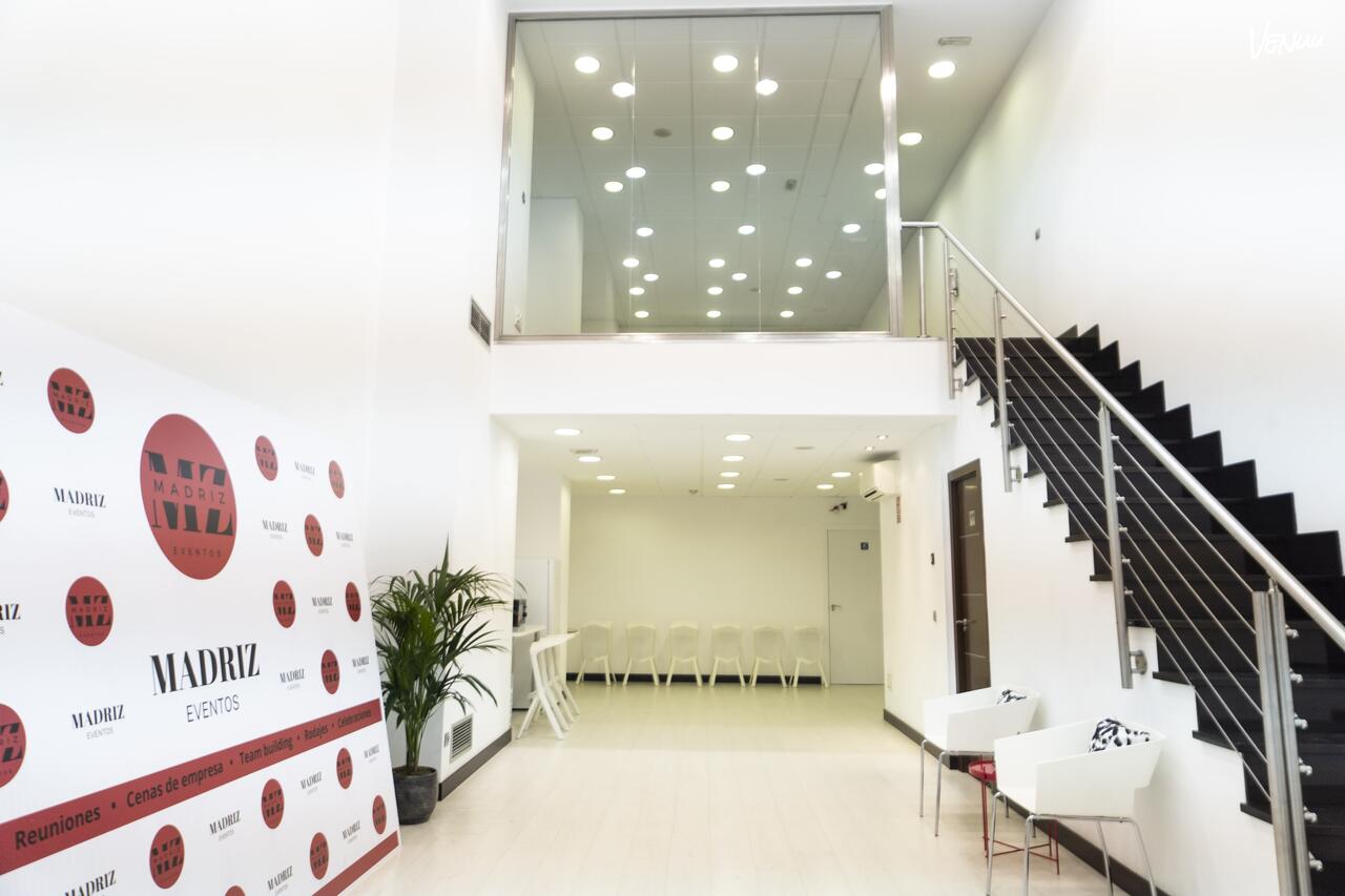 Espacio moderno en Madrid ideal para celebraciones privadas con estilo.