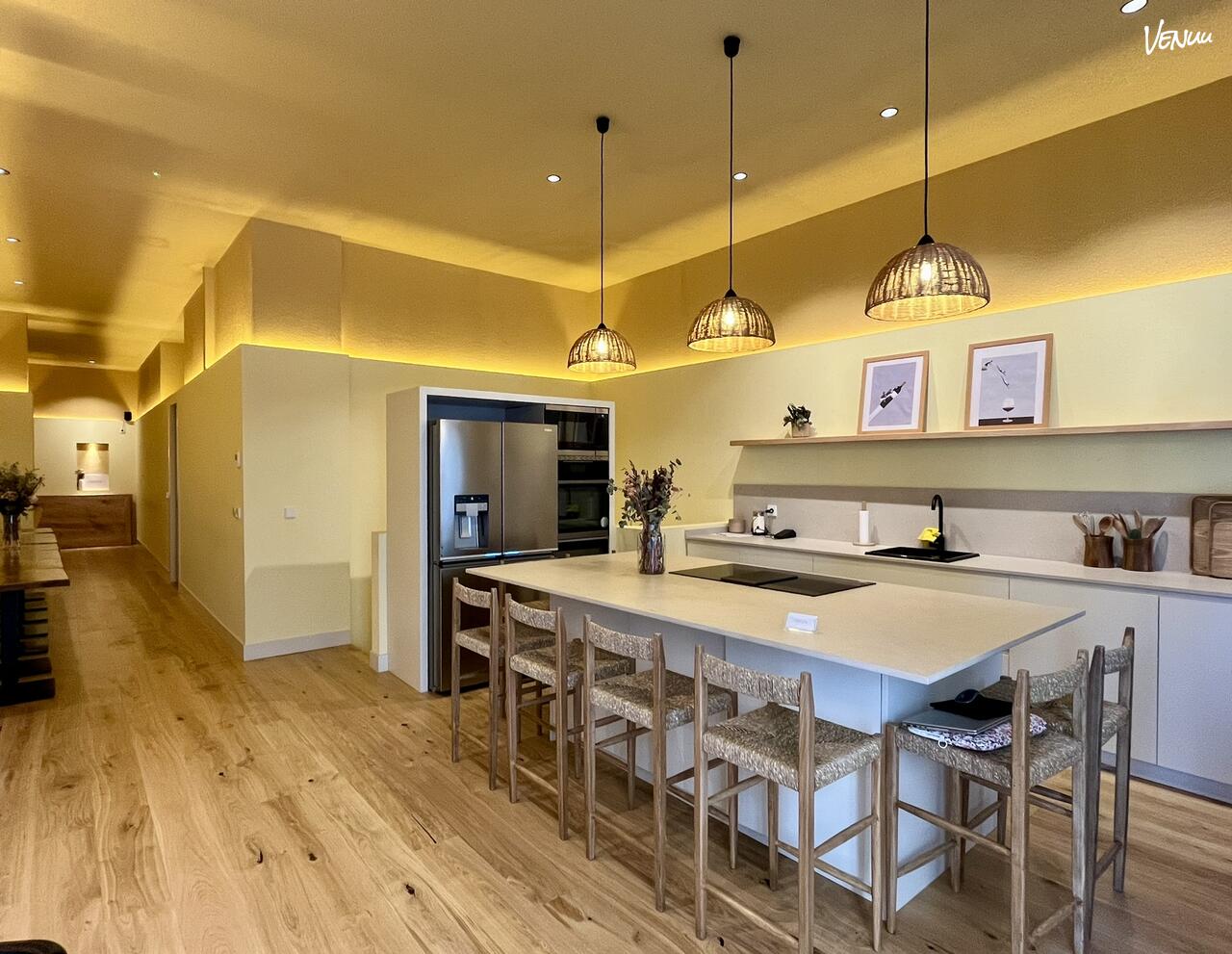 Origen Espacio Eventos con diseño funcional para fiestas privadas.